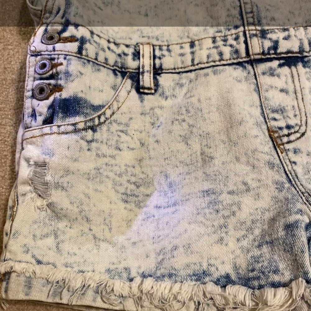 VINTAGE OVERALL SHORTS- size small - Picture 4 of 6